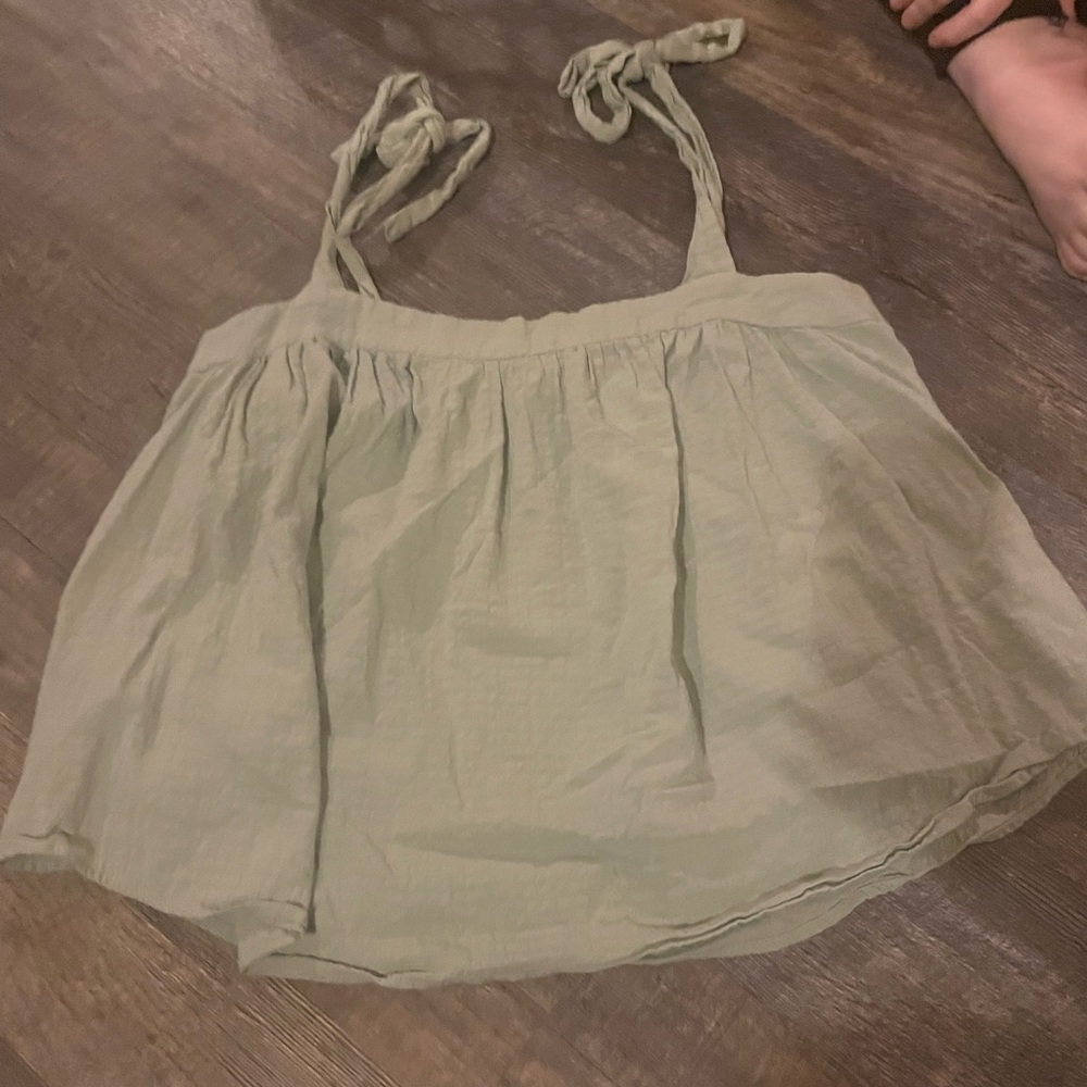 Light green tank top shirt with tie sleeves. Size XL